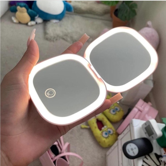 Mini Compact Led Makeup Mirror - Picture 2 of 5